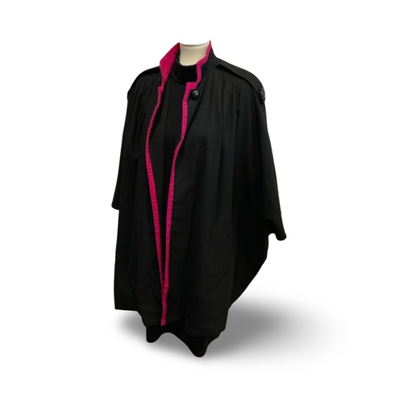 Louis Feraud Elegant Black Cape with Vibrant Pink Accent - Picture 3 of 15